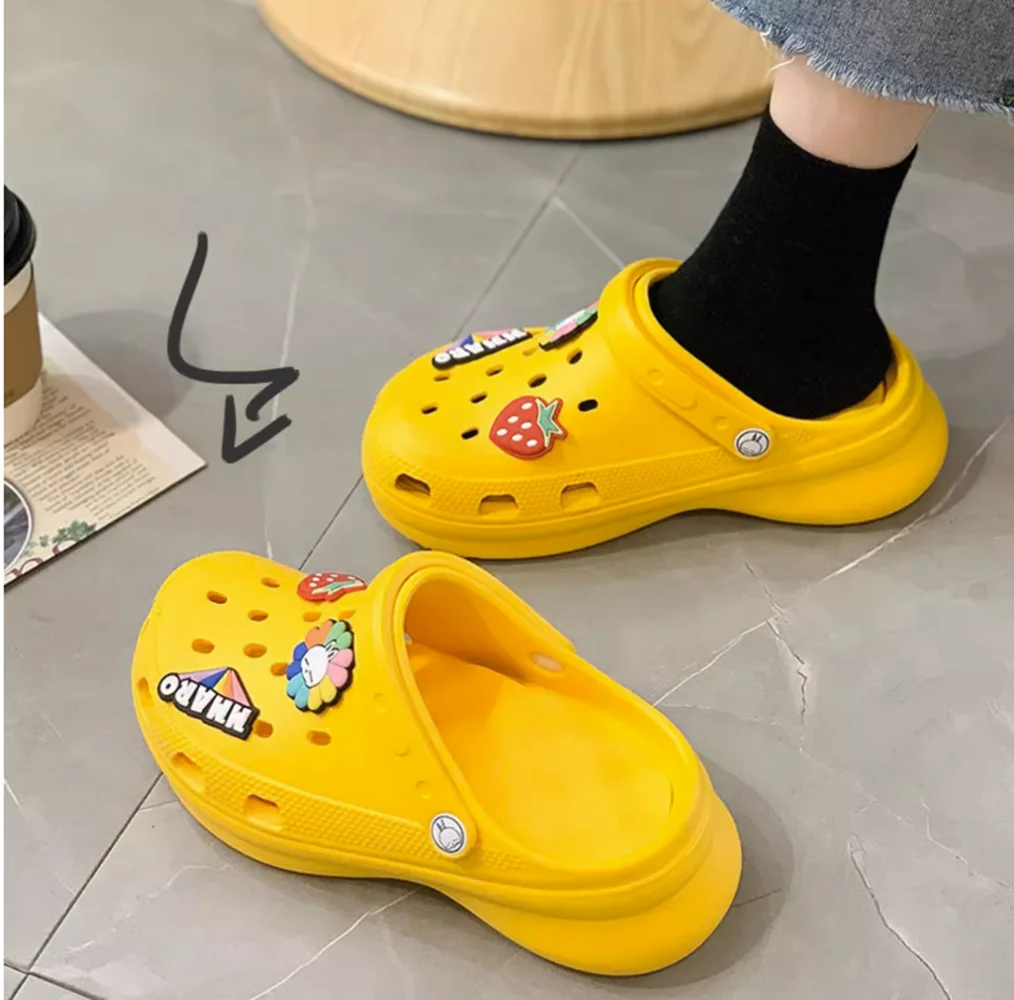 Thick bottom hole hole shoes for women summer 2023 new couples increased wear non-slip step on shit feeling household slippers f
Thick bottom hole hole shoes for women summer 2023 new couples increased wear non-slip step on shit feeling household slippers f