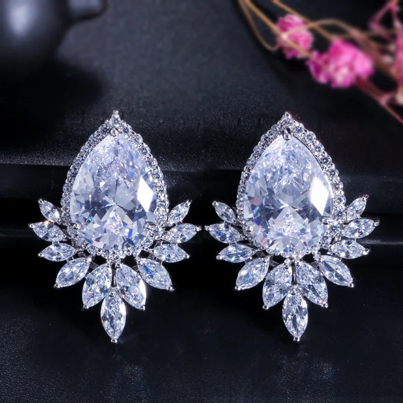 WPB Original Design Big Waterdrop Diamond Earrings Shining High Carbon Diamond Stud Earrings Women Luxury Jewelry Gift Party 
WPB Original Design Big Waterdrop Diamond Earrings Shining High Carbon Diamond Stud Earrings Women Luxury Jewelry Gift Party