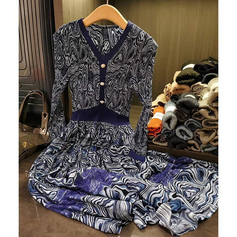 Miyake Retro Printed Fake Two Piece Long Sleeve Dress Women V-neck Lace Splicing Receiving Waist Pleated A-line Dress Plus Size
Miyake Retro Printed Fake Two Piece Long Sleeve Dress Women V-neck Lace Splicing Receiving Waist Pleated A-line Dress Plus Size