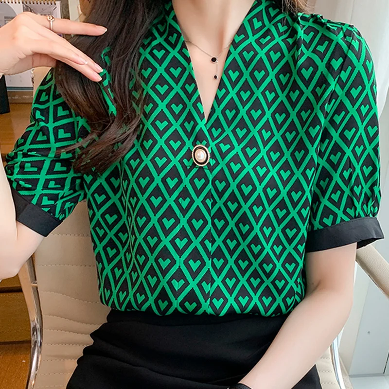 2022 Summer New Plaid Silk Blouses Womens Tops V Neck Embroidered Flares Chiffon Shirts Woman Fashion Print Loose Tops S-3XL
2022 Summer New Plaid Silk Blouses Womens Tops V Neck Embroidered Flares Chiffon Shirts Woman Fashion Print Loose Tops S-3XL