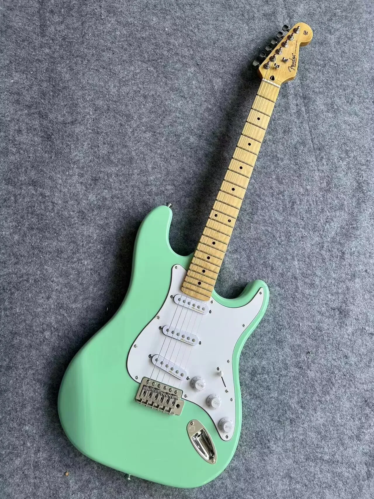 Отправка в течение 3 дней stratocaste-r custom body 6 string Red Electric Guitar в наличии MJAWK
Отправка в течение 3 дней stratocaste-r custom body 6 string Red Electric Guitar в наличии MJAWK
