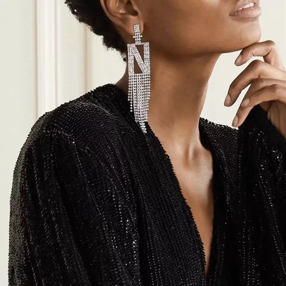 Fashion long tassel 26 English letters Pendant Earrings suitable for women luxury jewelry statement shiny crystal earrings acces
Fashion long tassel 26 English letters Pendant Earrings suitable for women luxury jewelry statement shiny crystal earrings acces