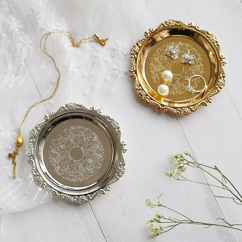 2023New Style Small Dried Fruit Plate Gold Silver Iron Snacks Tray for Wedding Gifts Cake Dessert Cake Pan Kitchen Organizer
2023New Style Small Dried Fruit Plate Gold Silver Iron Snacks Tray for Wedding Gifts Cake Dessert Cake Pan Kitchen Organizer
