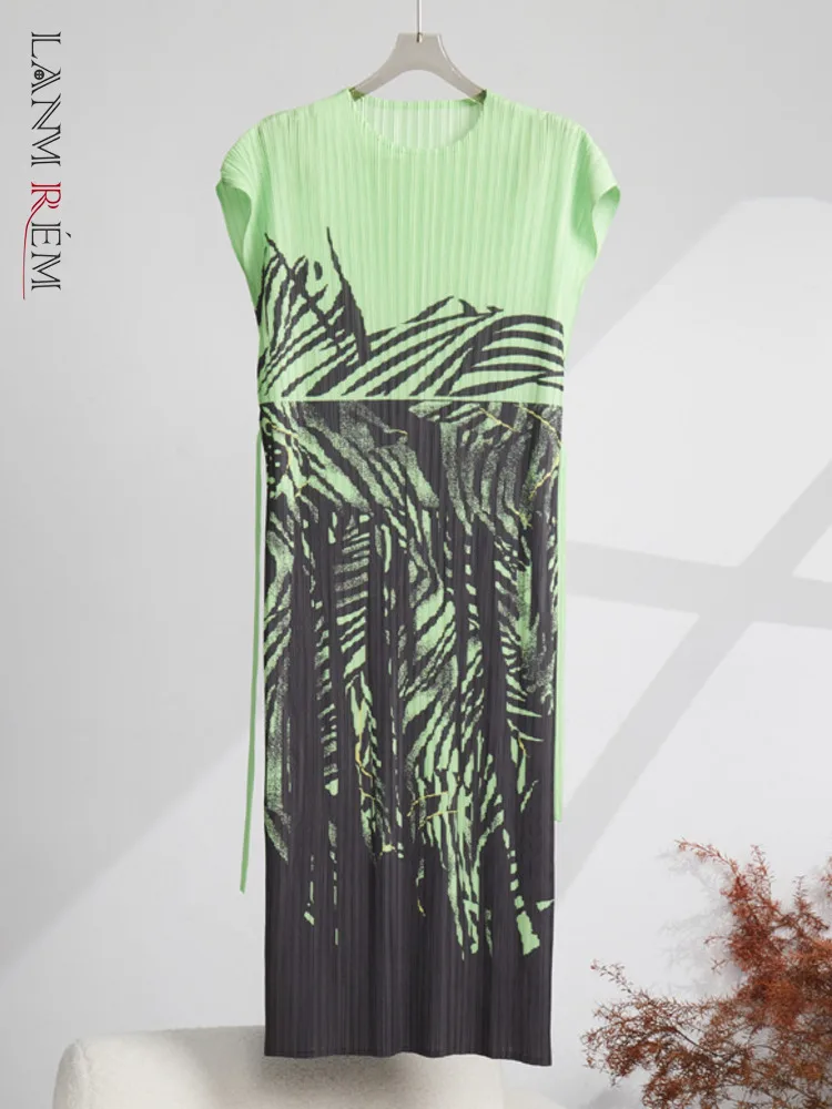 Платье женское Плиссированное с круглым вырезом, без рукавов 
Платье женское Плиссированное с круглым вырезом, без рукавов