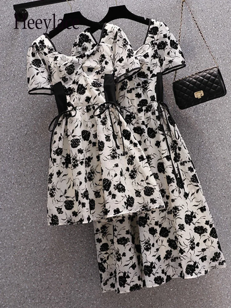 Summer French Vintage Print Dress For Women Square Collar High Waist Bandage Short Sleeve Retro Dress Women Beachwear Clothing
Summer French Vintage Print Dress For Women Square Collar High Waist Bandage Short Sleeve Retro Dress Women Beachwear Clothing