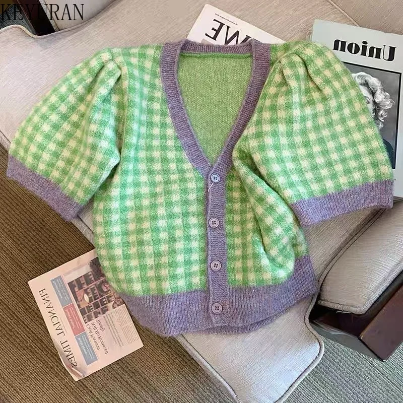 Женский клетчатый кардиган в контрастную клетку, однобортный укороченный свитер с короткими рукавами-фонариками и V-образным вырезом в Кор... 
Женский клетчатый кардиган в контрастную клетку, однобортный укороченный свитер с короткими рукавами-фонариками и V-образным вырезом в Кор...