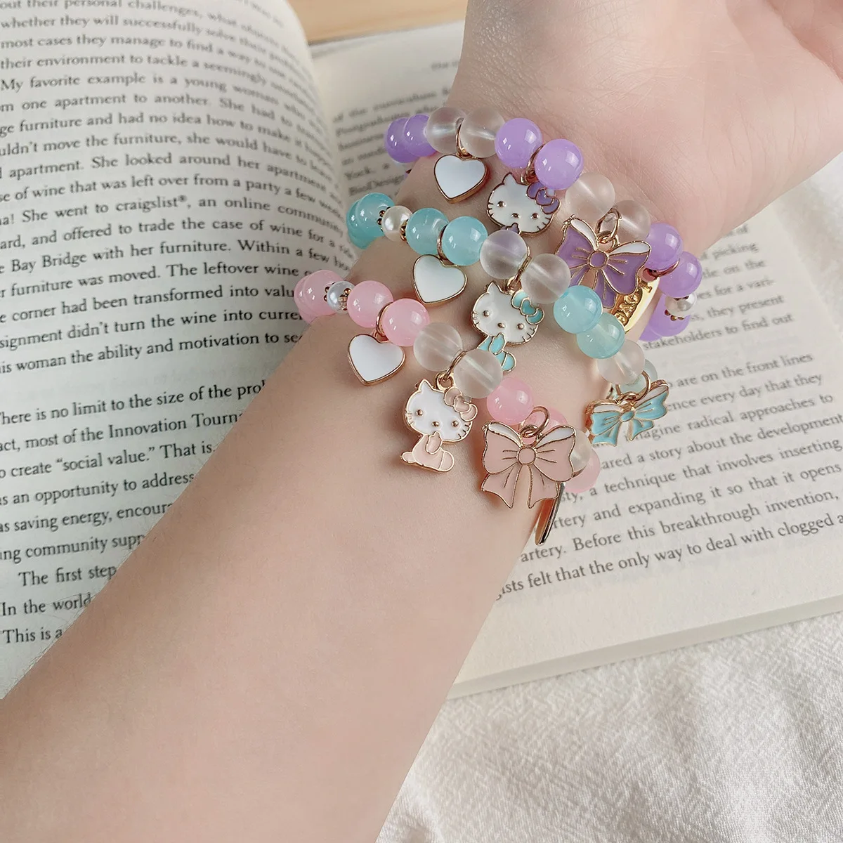 Hello Kitty Cute Girl Bracelet Design Sense Fashion Temperament Bracelet Female Love Cute Bow Knot Pendant Bracelet 
Hello Kitty Cute Girl Bracelet Design Sense Fashion Temperament Bracelet Female Love Cute Bow Knot Pendant Bracelet