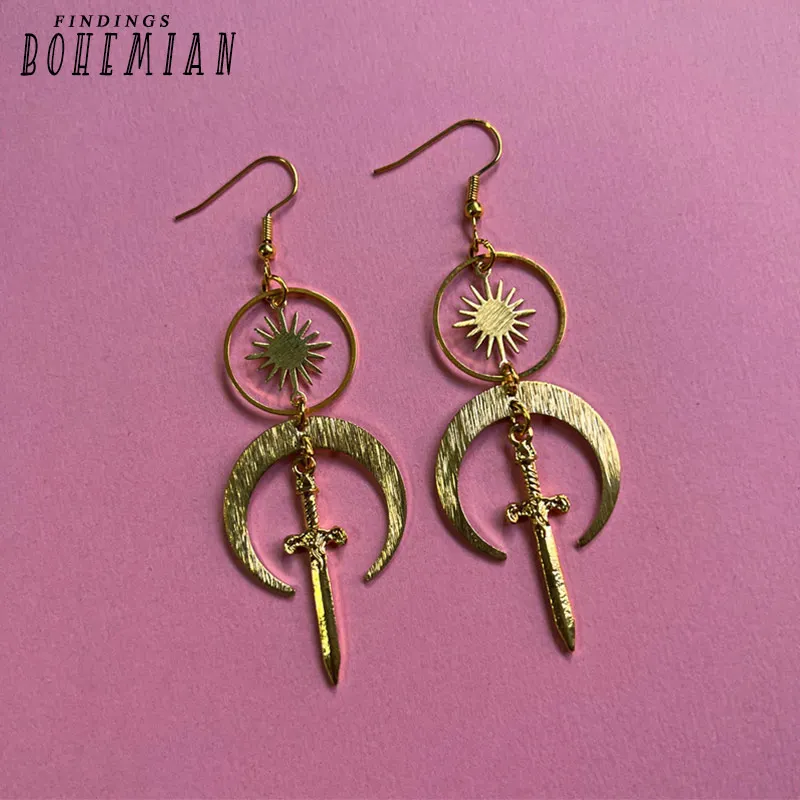 Латунные серьги, Золотые серьги, острые, искусственные, кинжал, зеленые бриллианты
Латунные серьги, Золотые серьги, острые, искусственные, кинжал, зеленые бриллианты