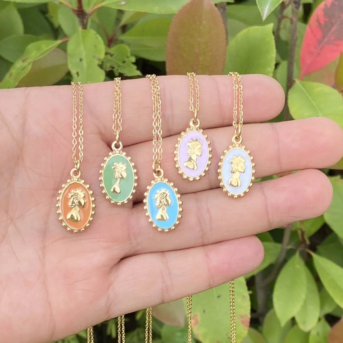 2022 Fashion Jewelry New Stainless Steel Necklace Women Drop Oil Round Beauty Portrait Pendant Necklace
2022 Fashion Jewelry New Stainless Steel Necklace Women Drop Oil Round Beauty Portrait Pendant Necklace