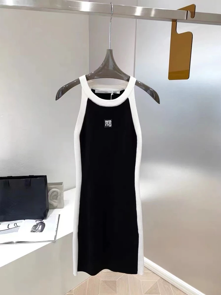 Black and White Contrast Color Summer Women Dresses O-neck Sleeveless Sexy Slimming Letters Embroidery Tight Mini Tanks Dress 
Black and White Contrast Color Summer Women Dresses O-neck Sleeveless Sexy Slimming Letters Embroidery Tight Mini Tanks Dress