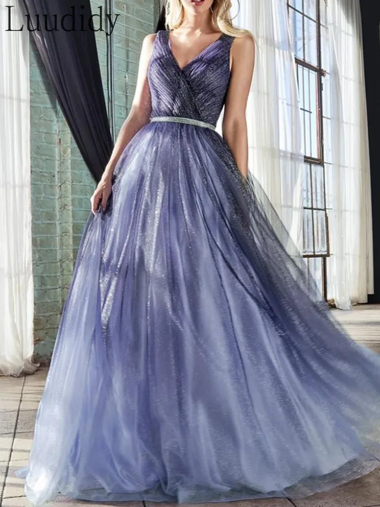 Женское элегантное градиентное платье макси на молнии без рукавов с V-образным вырезом и открытой спиной
Женское элегантное градиентное платье макси на молнии без рукавов с V-образным вырезом и открытой спиной