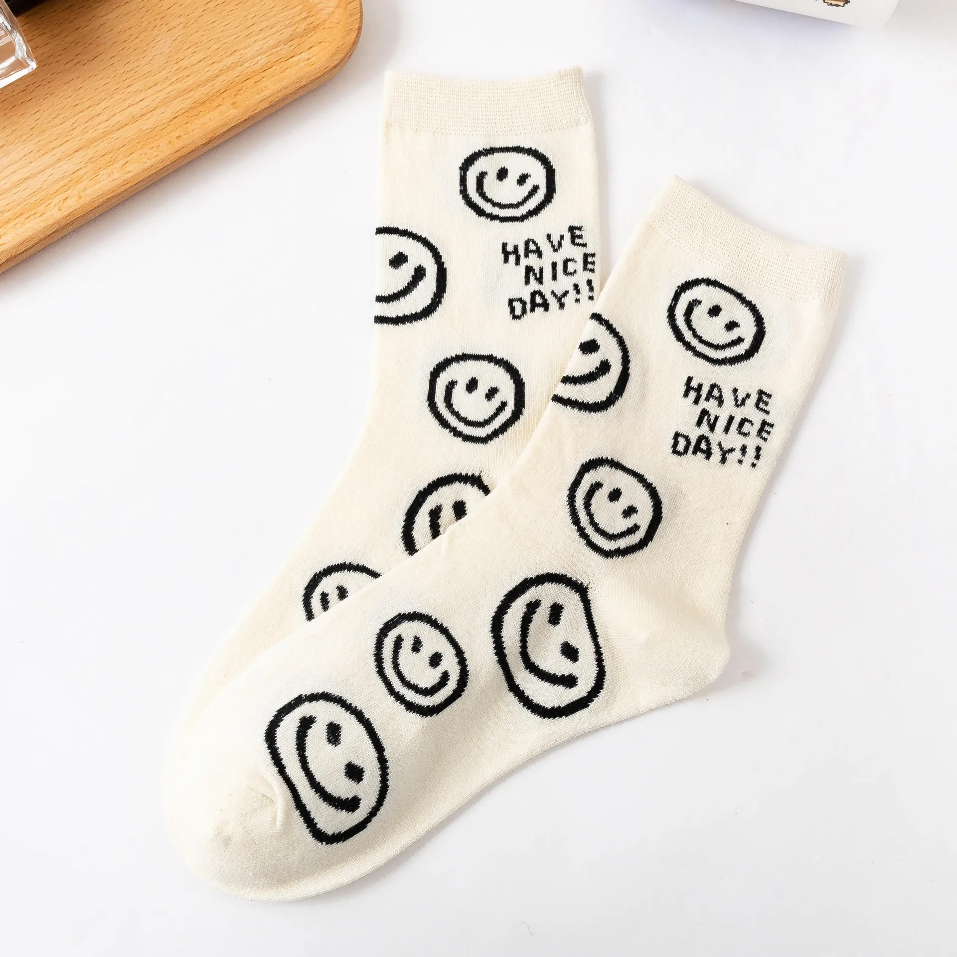 10Pairs Spring Autumn Ladies Cute Black White Mid-tube Socks Cartoon Smiley Striped Japanese Style Sweat-absorbing Breathable
10Pairs Spring Autumn Ladies Cute Black White Mid-tube Socks Cartoon Smiley Striped Japanese Style Sweat-absorbing Breathable