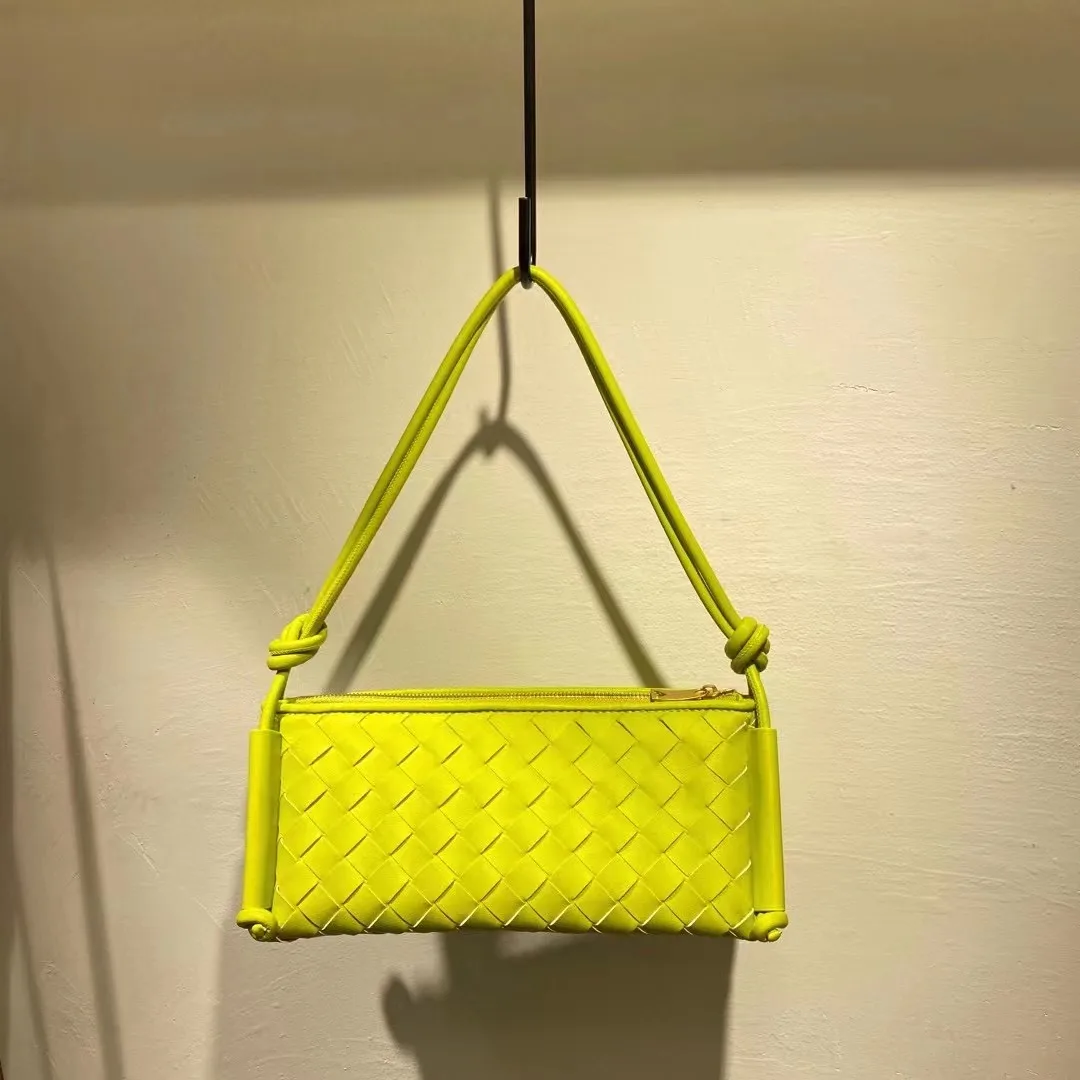 Leather Luxury Designer Bags Womens Brand Fashion Shoulder Handbag Casual Travel Wallet Green Dumpling Woven Mobile Phone Bag
Leather Luxury Designer Bags Womens Brand Fashion Shoulder Handbag Casual Travel Wallet Green Dumpling Woven Mobile Phone Bag