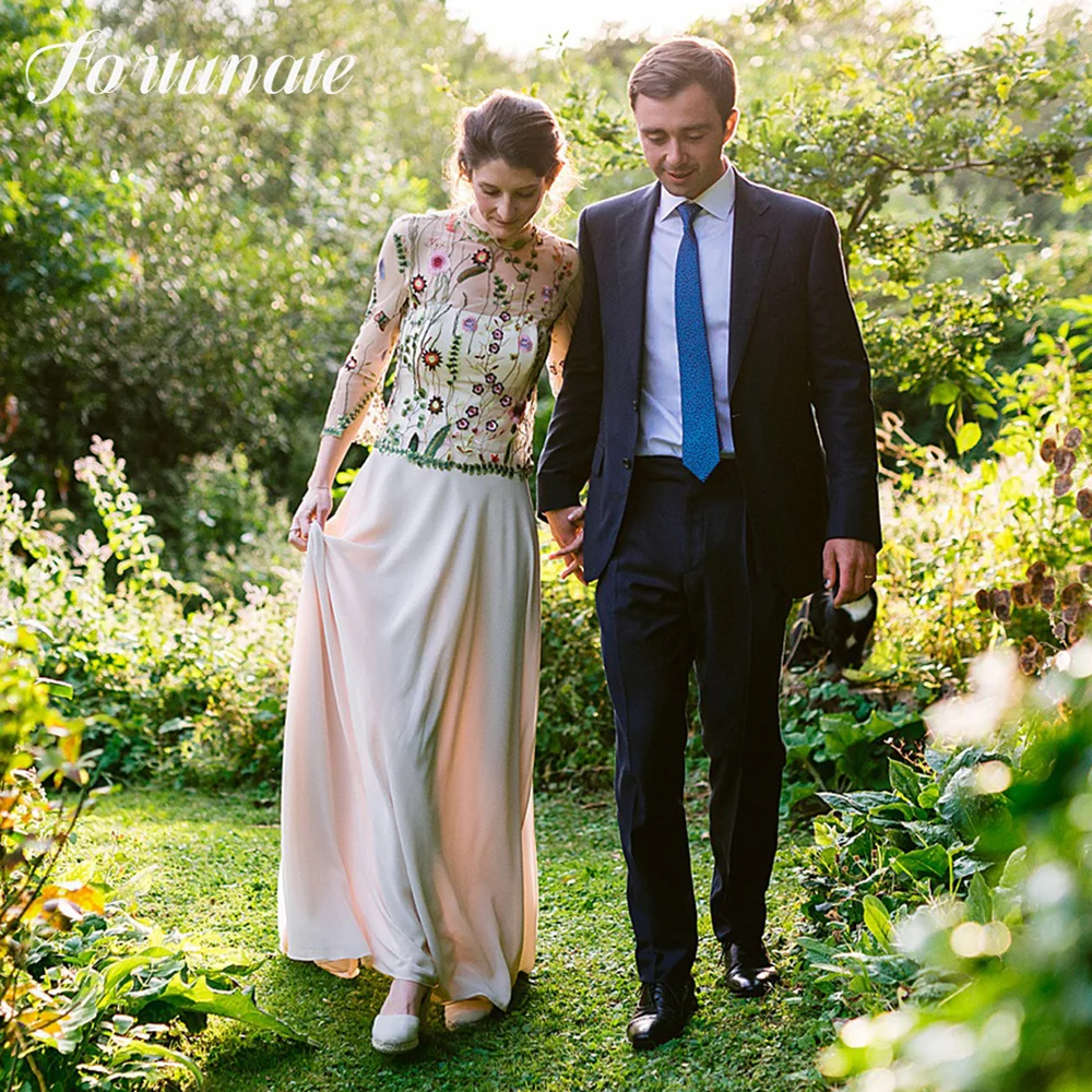 Женское кружевное платье с вышивкой, разноцветное свадебное платье-макси из двух предметов с рукавами три четверти, открытой спиной и высоким воротником 
Женское кружевное платье с вышивкой, разноцветное свадебное платье-макси из двух предметов с рукавами три четверти, открытой спиной и высоким воротником