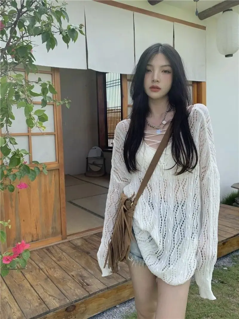 Hollowed-out Sunscreen Smock Ins Spring 2023 New Relaxed Slouchy Halter Top Female V-neck Knit Smock Woman
Hollowed-out Sunscreen Smock Ins Spring 2023 New Relaxed Slouchy Halter Top Female V-neck Knit Smock Woman