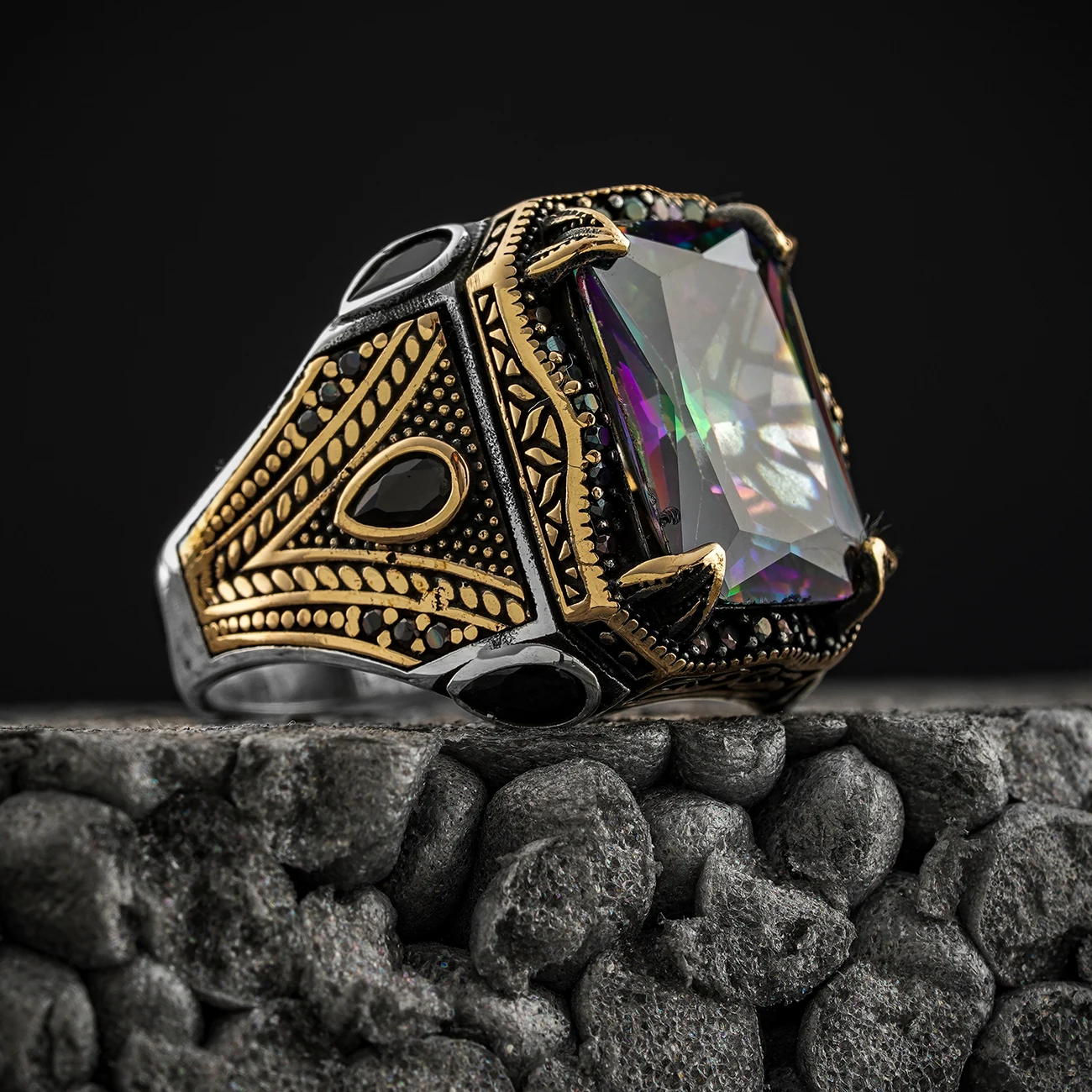 2022 New Copper Material Open Adjustable Ring Color Square Gemstone Personality High Jewelry Luxury Men Wear Wedding Gifts
2022 New Copper Material Open Adjustable Ring Color Square Gemstone Personality High Jewelry Luxury Men Wear Wedding Gifts