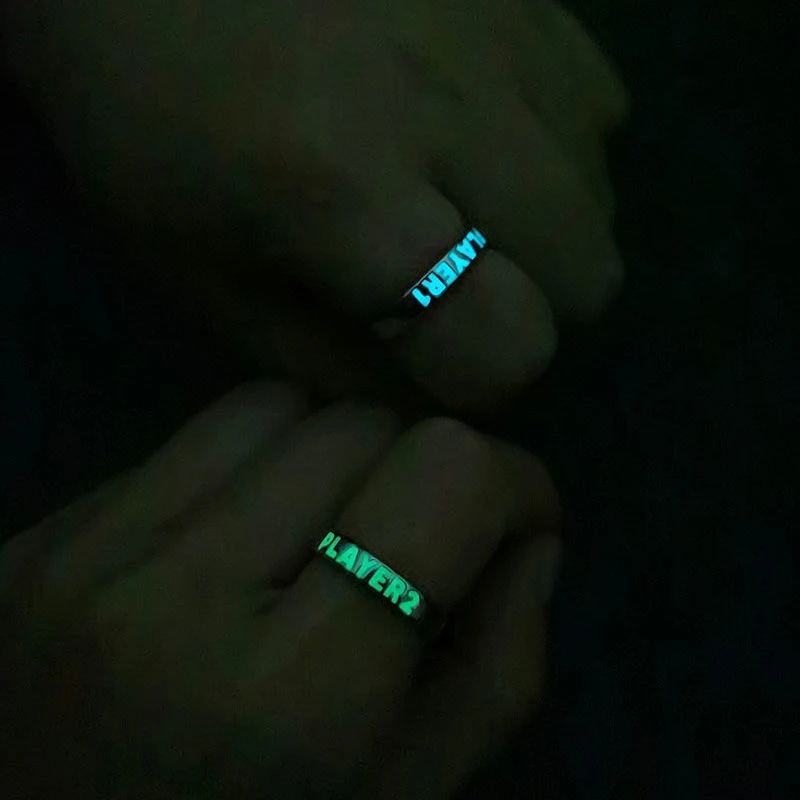 Fluorescent Glowing Player Ring Dark Hip-hop Luminous Finger Ring Couple Popular Lover Men Women Stainless Steel Jewelry Gift
Fluorescent Glowing Player Ring Dark Hip-hop Luminous Finger Ring Couple Popular Lover Men Women Stainless Steel Jewelry Gift