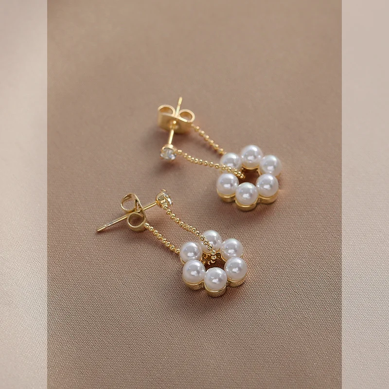 Retro Earrings Temperament Baroque Imitation Pearls Flower Wreath Stud Earrings for Women
Retro Earrings Temperament Baroque Imitation Pearls Flower Wreath Stud Earrings for Women