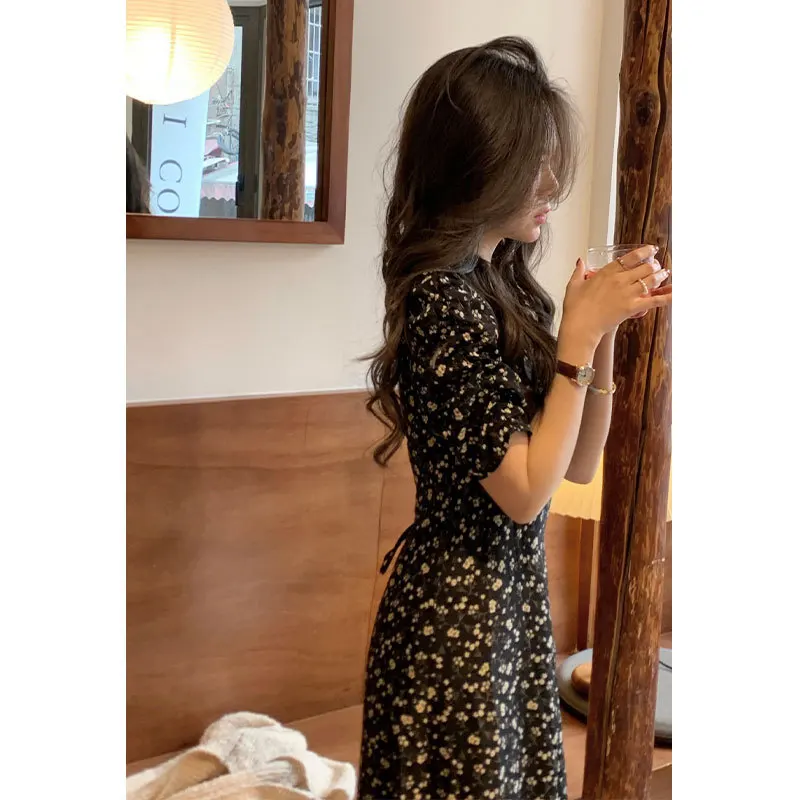 2022 Summer V Neck Print Black Office Dress for Lady Natural Factors Short Sleeve Mid Dress A Line Pleated Korean Casual Dress
2022 Summer V Neck Print Black Office Dress for Lady Natural Factors Short Sleeve Mid Dress A Line Pleated Korean Casual Dress