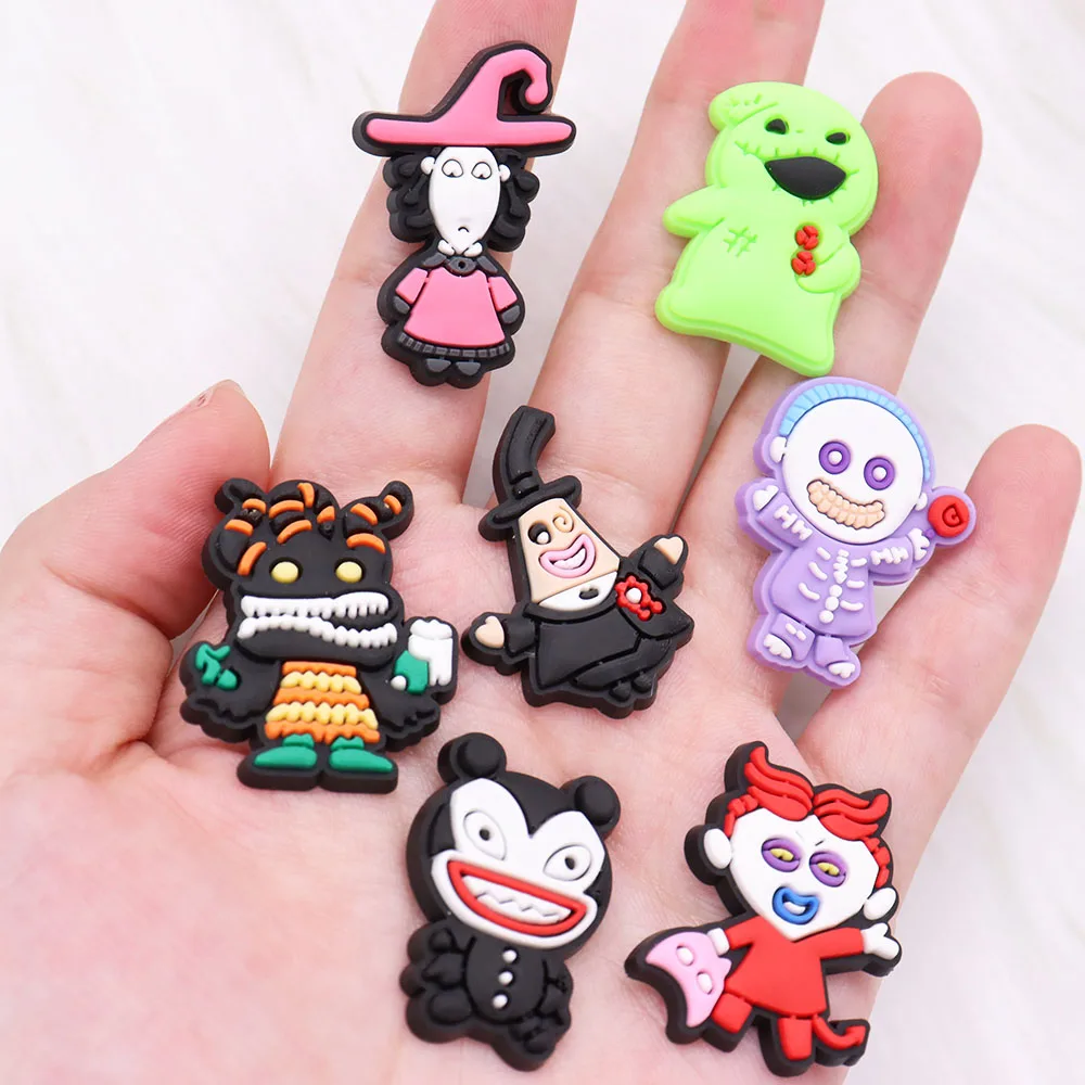 

Mix 50PCS PVC Shoe Charms Clown Monster Ghost Wizard Croc Jibz Buckle Fit Wristbands Garden Shoes Accessories Decorations