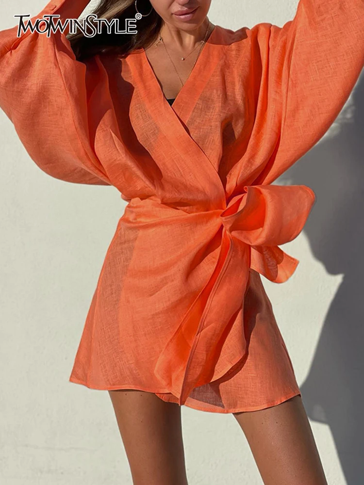 Женское однотонное мини-платье TWOTWINSTYLE, весеннее, черное, Белое Мини-Платье с V-образным вырезом, длинными рукавами и высокой талией, 2019
Женское однотонное мини-платье TWOTWINSTYLE, весеннее, черное, Белое Мини-Платье с V-образным вырезом, длинными рукавами и высокой талией, 2019