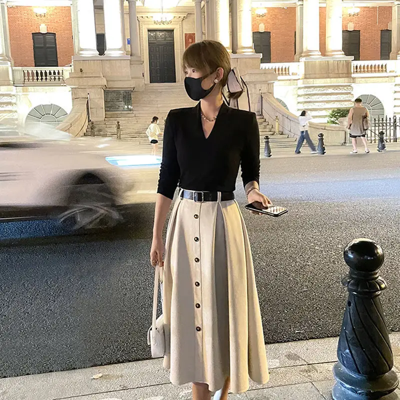 2022 Women's Early Autumn Fashion Skirt Suits Female Long Sleeve V-neck Tops + High Waist A-line Skirts Ladies 2 Piece Sets R277
2022 Women's Early Autumn Fashion Skirt Suits Female Long Sleeve V-neck Tops + High Waist A-line Skirts Ladies 2 Piece Sets R277