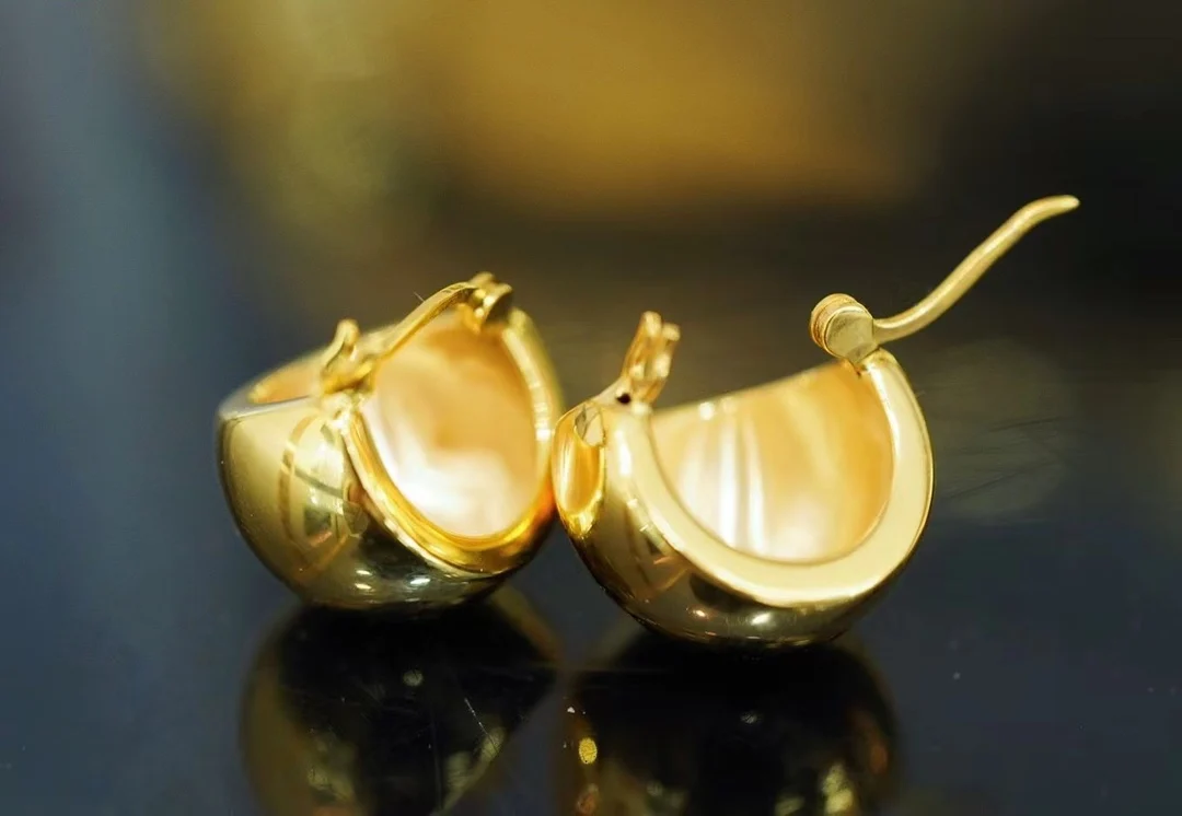 Модные женские серьги-гвоздики ручной работы Позолоченные цветные женские аксессуары 
Модные женские серьги-гвоздики ручной работы Позолоченные цветные женские аксессуары