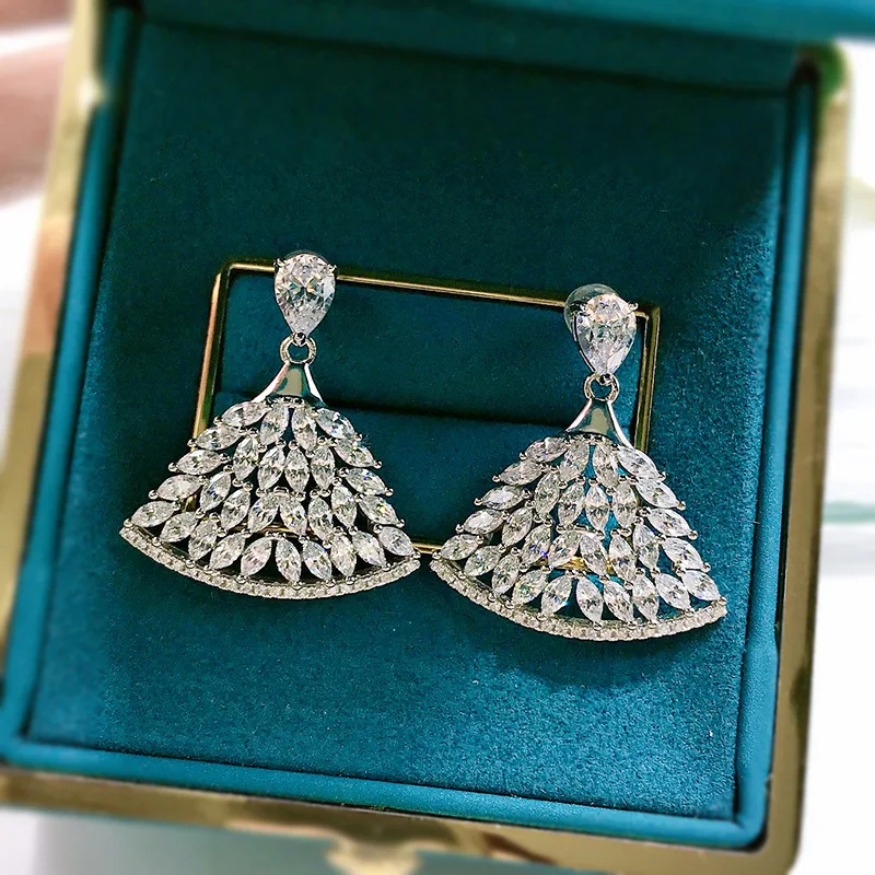 New 925 Sterling Silver Precision Inlaid High Carbon Diamond White Diamond Noble Retro Silver Anti Allergy Earrings
New 925 Sterling Silver Precision Inlaid High Carbon Diamond White Diamond Noble Retro Silver Anti Allergy Earrings