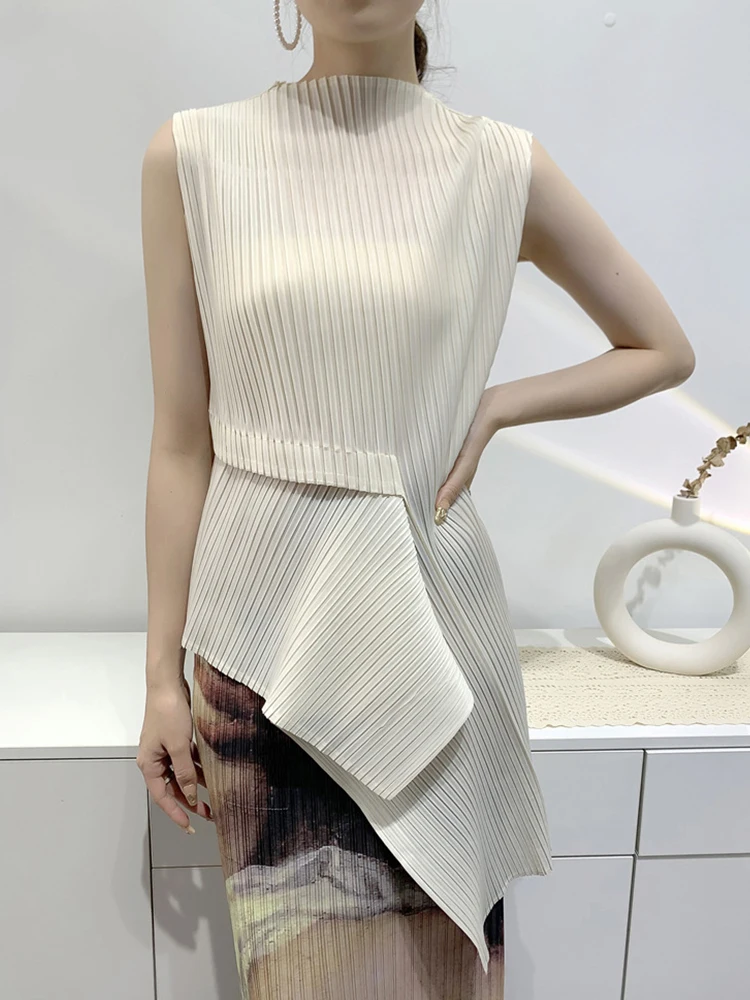 Miyake 2023 Set Head Fashion Design Women Solid Colour Summer Clothing Pleated Sleeveless Irregular Outdoor Casual T-shirt
Miyake 2023 Set Head Fashion Design Women Solid Colour Summer Clothing Pleated Sleeveless Irregular Outdoor Casual T-shirt