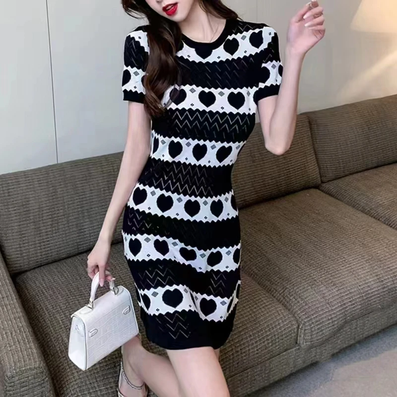 Heart Summer Knitted Dress Women O-Neck Short Sleeve Bodycorn Mini Dress Vintage Slim Sexy Party Dress Elegant Office Lady 
Heart Summer Knitted Dress Women O-Neck Short Sleeve Bodycorn Mini Dress Vintage Slim Sexy Party Dress Elegant Office Lady