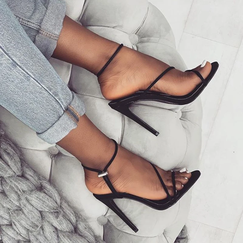 Туфли-лодочки женские на шпильке 11 см с заостренным носком 
Туфли-лодочки женские на шпильке 11 см с заостренным носком