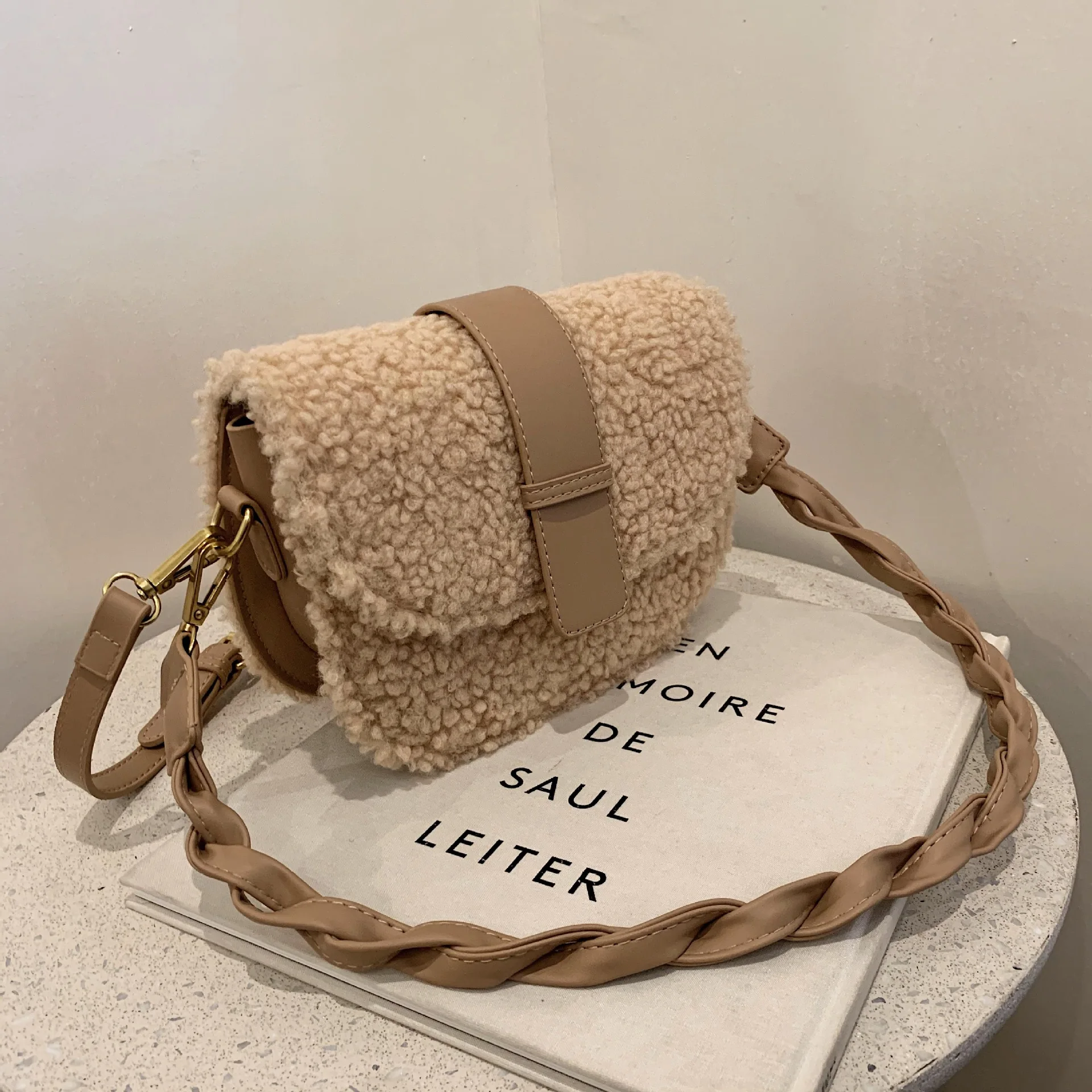 Small Women's 2022 New Lamb Fashion Texture One Shoulder Crossbody Bag Plush Saddle
Small Women's 2022 New Lamb Fashion Texture One Shoulder Crossbody Bag Plush Saddle