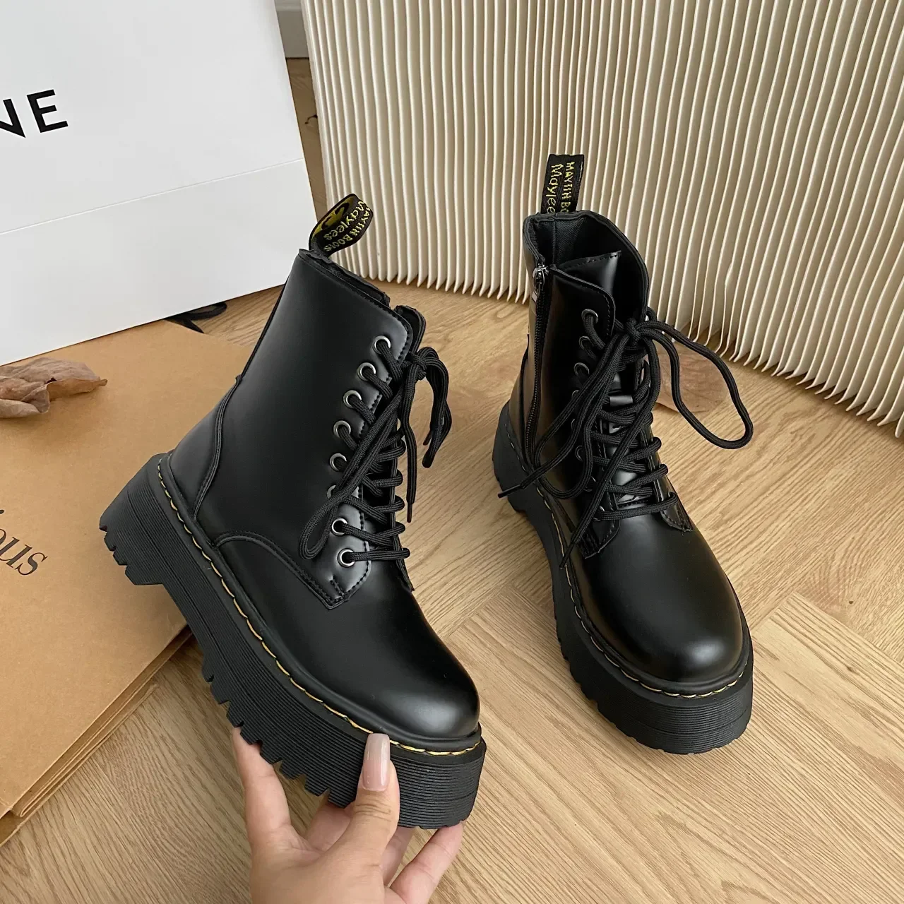 2023 New Women Martin Boots Casual Shoes Female Leather Chelsea Boots Ladies Classic Punk Woman Shoes High Heels Platform Boots
2023 New Women Martin Boots Casual Shoes Female Leather Chelsea Boots Ladies Classic Punk Woman Shoes High Heels Platform Boots