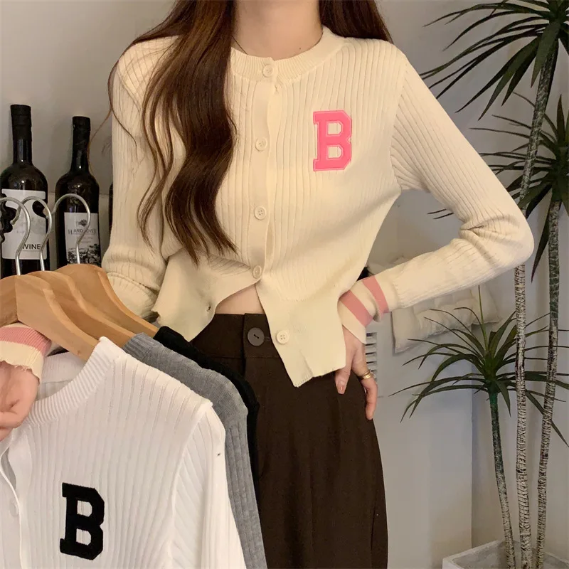 Cardigan Clothing Korean For Sweater Women Fashion Women Spring Long Sleeve Knitted Sweaters Embroidery Letter Coat Girl's
Cardigan Clothing Korean For Sweater Women Fashion Women Spring Long Sleeve Knitted Sweaters Embroidery Letter Coat Girl's