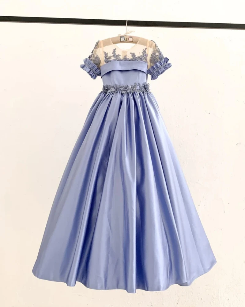 

Satin Lavender Girls Pageant Dresses Appliques Beads Kids Birthday Prom Gowns Sheer Neck Children First Communion Dresses