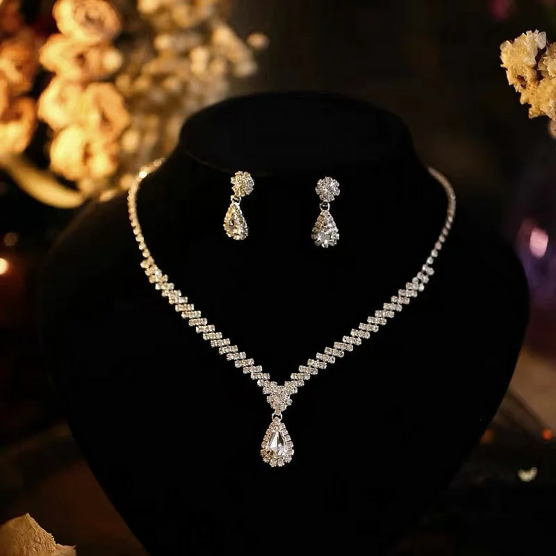 Hot Sale Luxury Fine 2PC/Set Simple Geometric Rhinestone Necklace Water DropEarring for Women Wedding Jewelry Evening Dinner Set
Hot Sale Luxury Fine 2PC/Set Simple Geometric Rhinestone Necklace Water DropEarring for Women Wedding Jewelry Evening Dinner Set