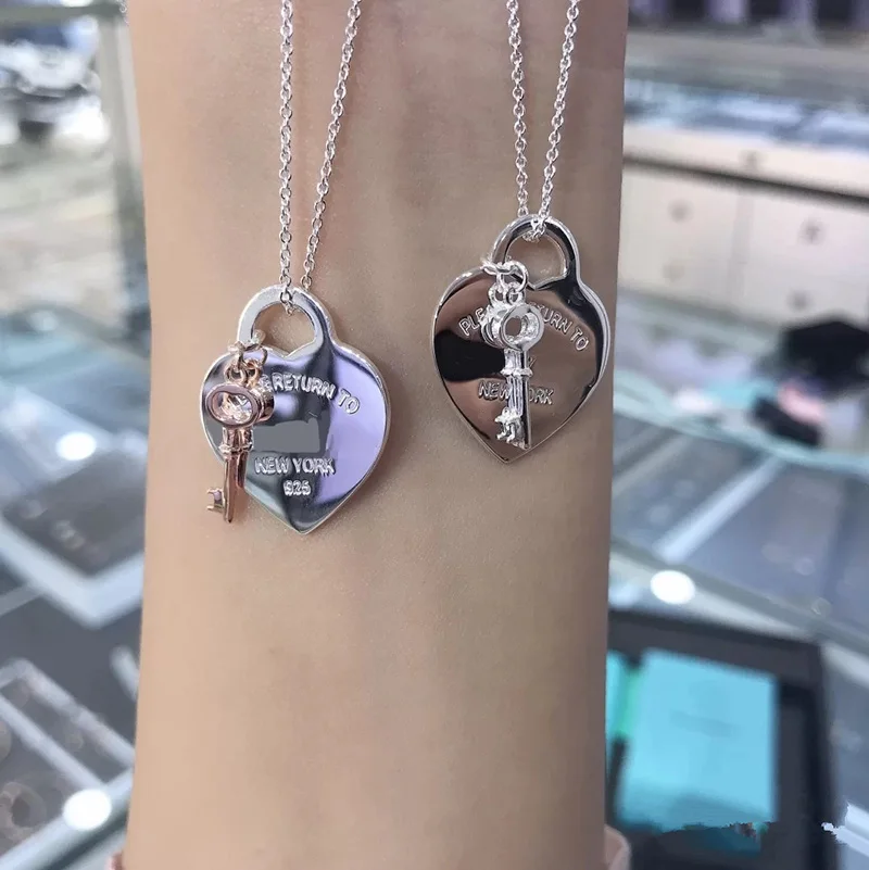 S925 Silver heart-shaped key pendant Female clavicle chain Wedding gift girlfriend necklace
S925 Silver heart-shaped key pendant Female clavicle chain Wedding gift girlfriend necklace