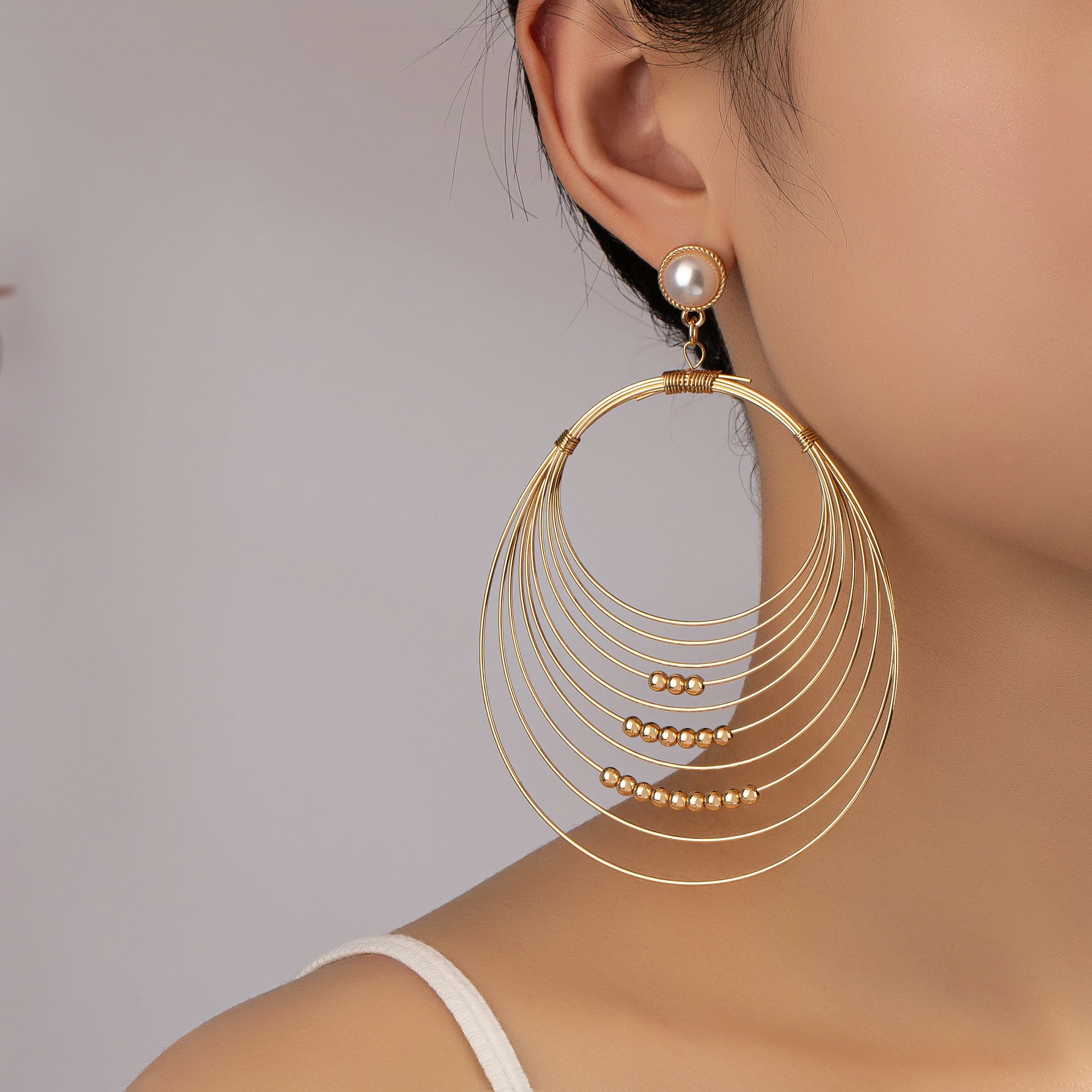 2022 New Fashion Water Drop Women Multiple Metal Circle Pearl Gold Bead Push Back Earrings
2022 New Fashion Water Drop Women Multiple Metal Circle Pearl Gold Bead Push Back Earrings