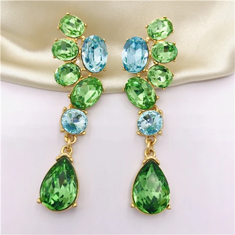 Advanced hipster with retro long personalized fashion crystal shiny women's earrings
Advanced hipster with retro long personalized fashion crystal shiny women's earrings