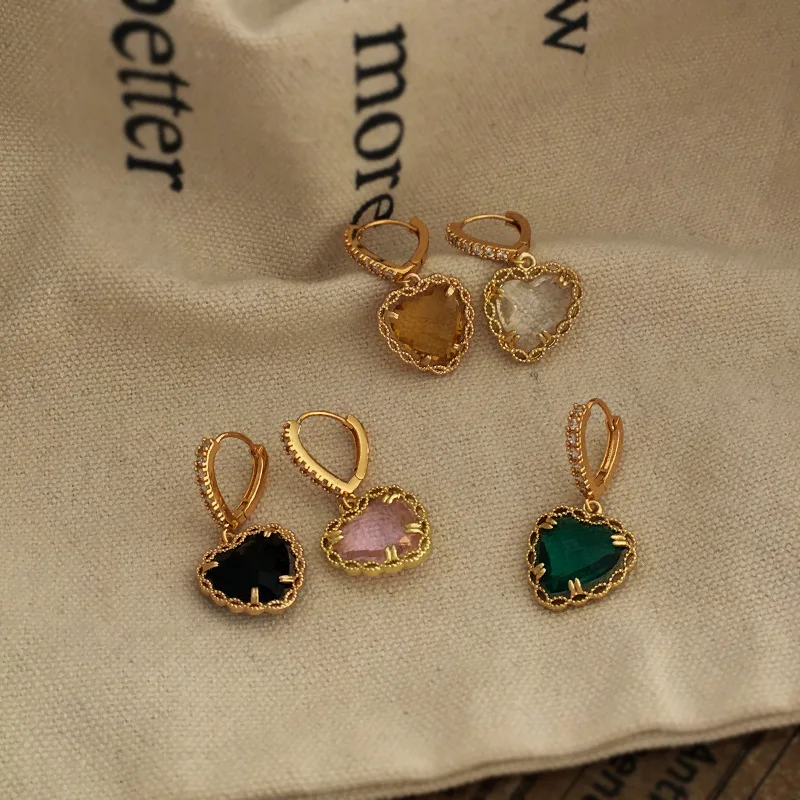 VintageCopper Plated Gold Temperament Retro Love Earrings Elegant Diamond Earrings Simple Fashion New Women's Earrings
VintageCopper Plated Gold Temperament Retro Love Earrings Elegant Diamond Earrings Simple Fashion New Women's Earrings