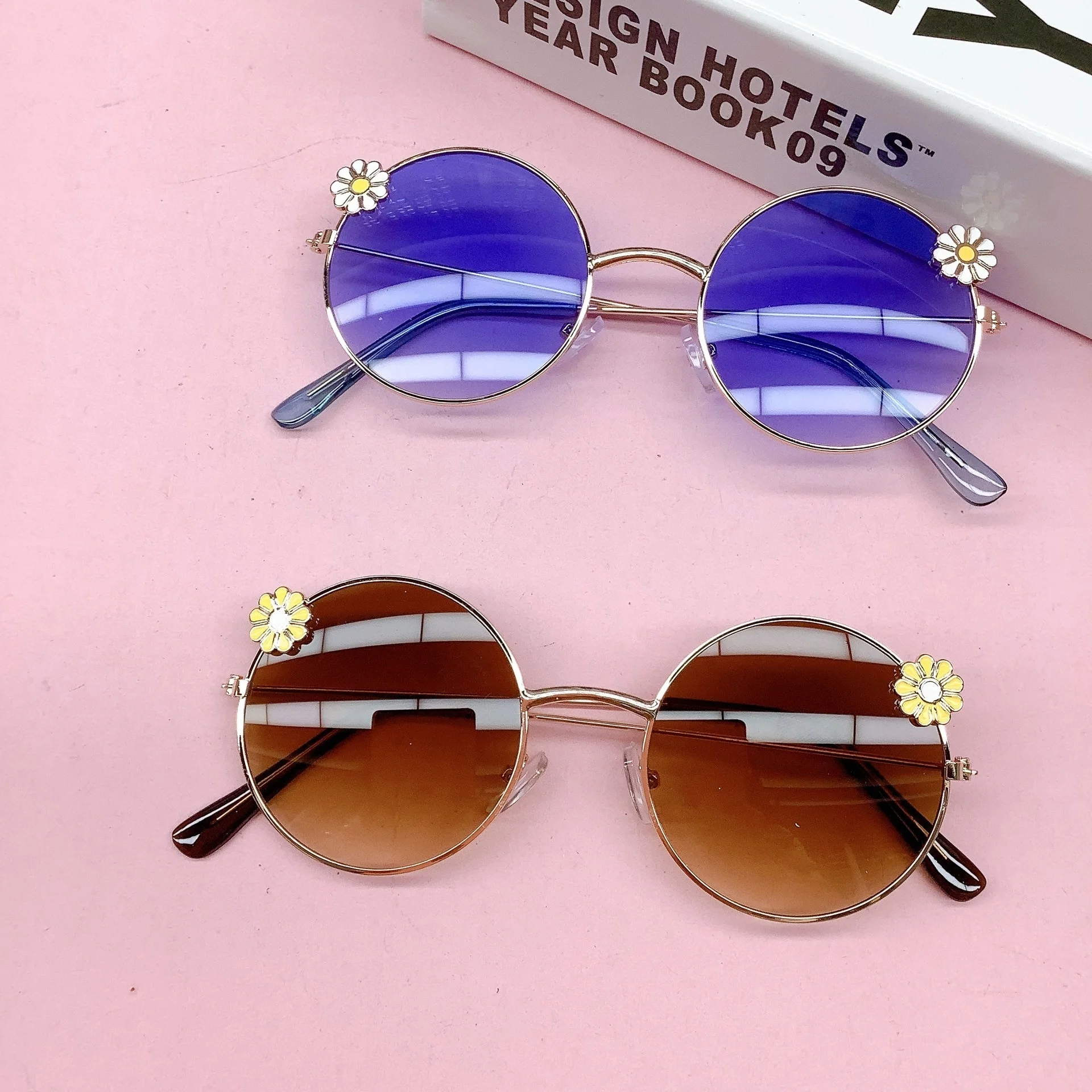 children's sunglasses round frame New flower baby travel sun-shading concave shape wear photo sunglasses fashion
children's sunglasses round frame New flower baby travel sun-shading concave shape wear photo sunglasses fashion