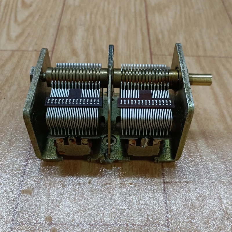 Second-hand 460P Air Dielectric Dual Variable Capacitor Ore Radio Electronic DIY
Second-hand 460P Air Dielectric Dual Variable Capacitor Ore Radio Electronic DIY
