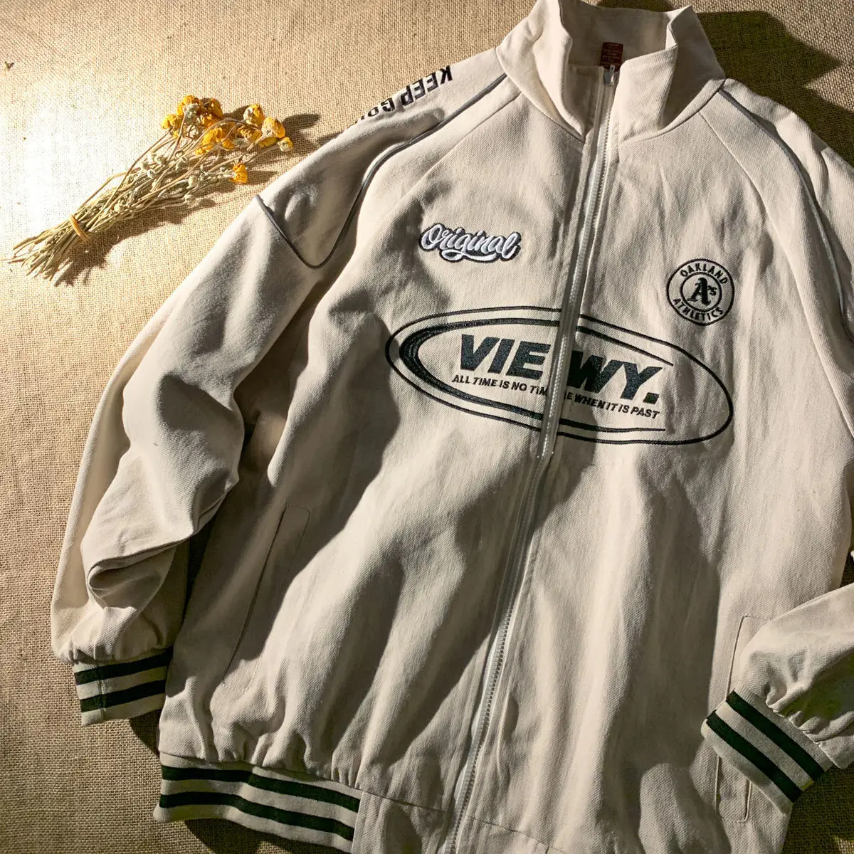 2022 spring new baseball uniform loose street Harajuku oversize jacket men and women couples reflective jacket ladies tops
2022 spring new baseball uniform loose street Harajuku oversize jacket men and women couples reflective jacket ladies tops