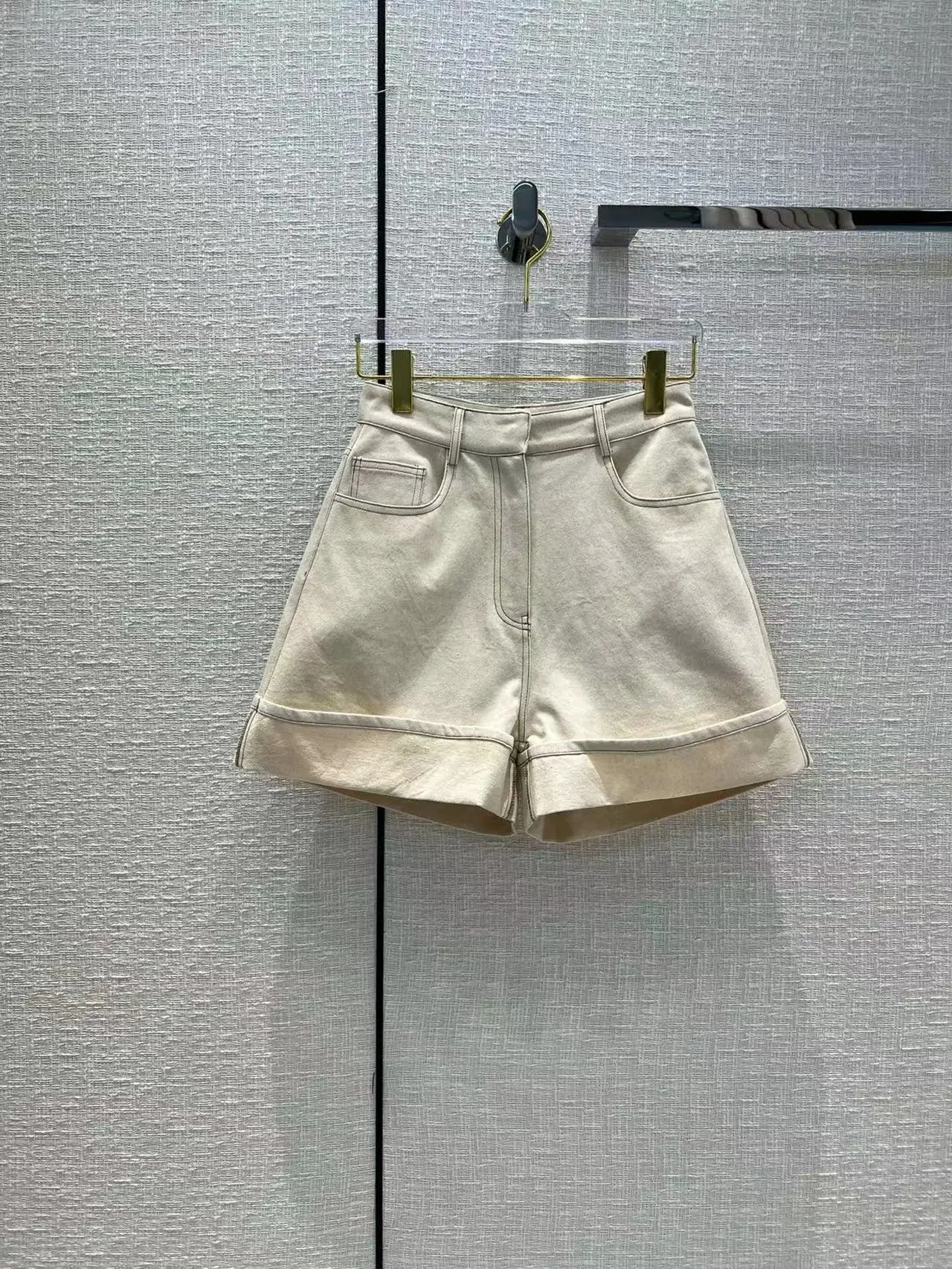 High Quality Women's Denim Shorts Pocket Casual Shorts Solid Vacation Fashion Runway Spring Summer 2022 New
High Quality Women's Denim Shorts Pocket Casual Shorts Solid Vacation Fashion Runway Spring Summer 2022 New