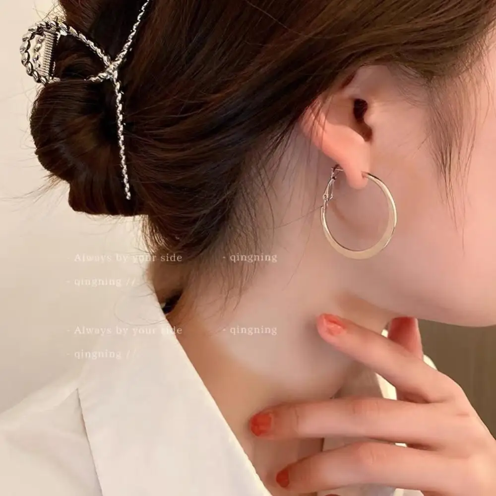 Fashion Ear Hoops For Women Korean Style Charming Simple Heart Hoop Earrings Big Circle Round Hoop Earring Party Wedding Jewelry
Fashion Ear Hoops For Women Korean Style Charming Simple Heart Hoop Earrings Big Circle Round Hoop Earring Party Wedding Jewelry