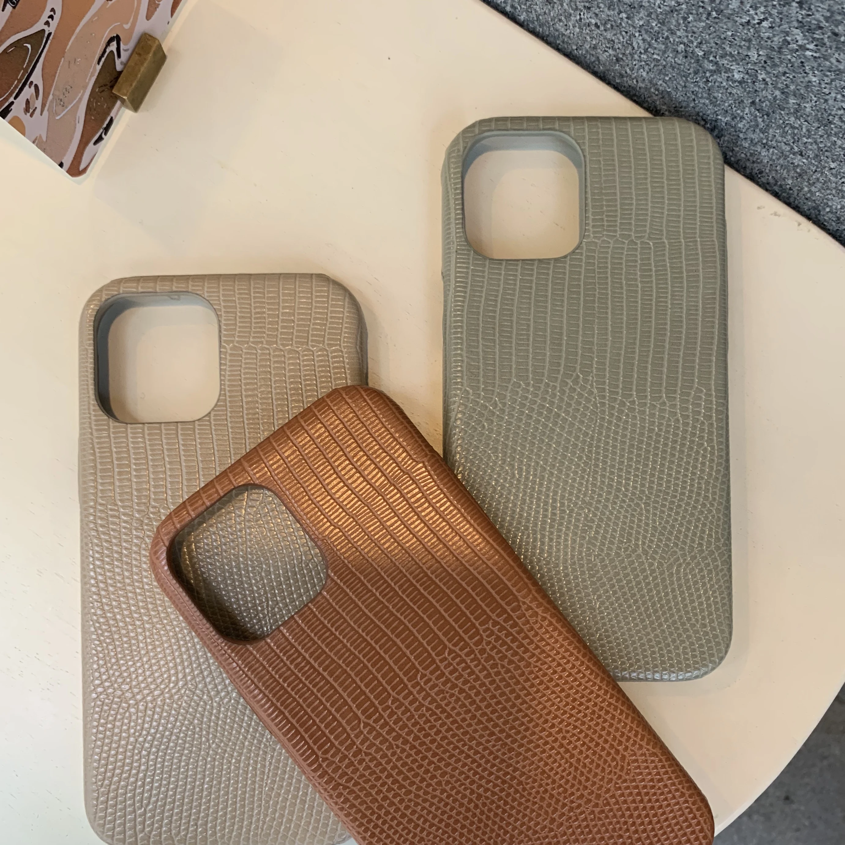Leather case with lizard pattern for iphone, hard protective case for models 12, 11 Pro Max, XR, XS, X MAX, 7, 8 Plus
Leather case with lizard pattern for iphone, hard protective case for models 12, 11 Pro Max, XR, XS, X MAX, 7, 8 Plus