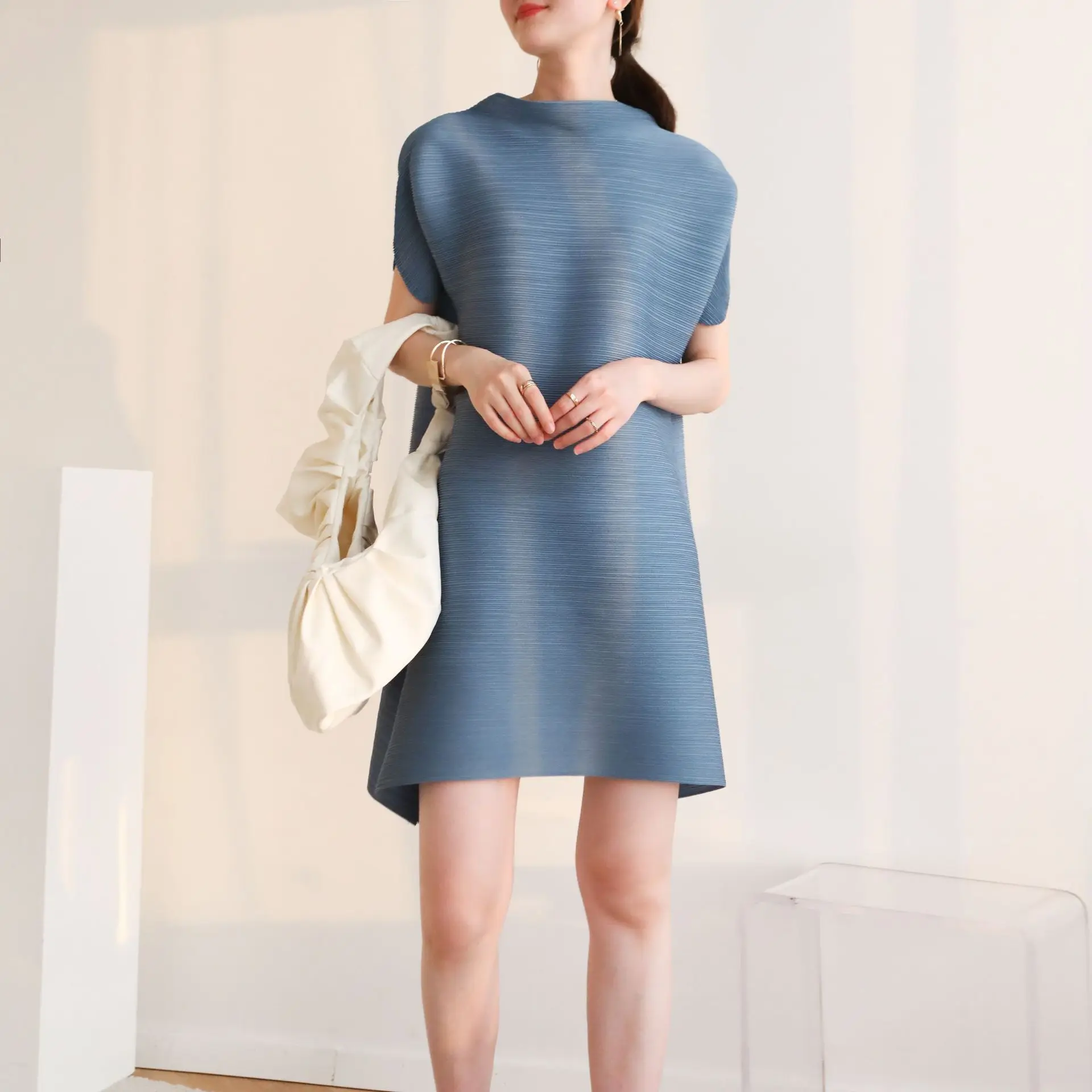 Miyake pleated designer summer new sweet solid color loose dress midi skirt light and breathable
Miyake pleated designer summer new sweet solid color loose dress midi skirt light and breathable