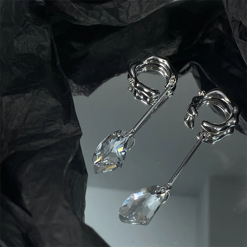 Cold Style French Style Ear Hanging Non-Pierced Female Long Metal Ear Clip Ear Clip
Cold Style French Style Ear Hanging Non-Pierced Female Long Metal Ear Clip Ear Clip