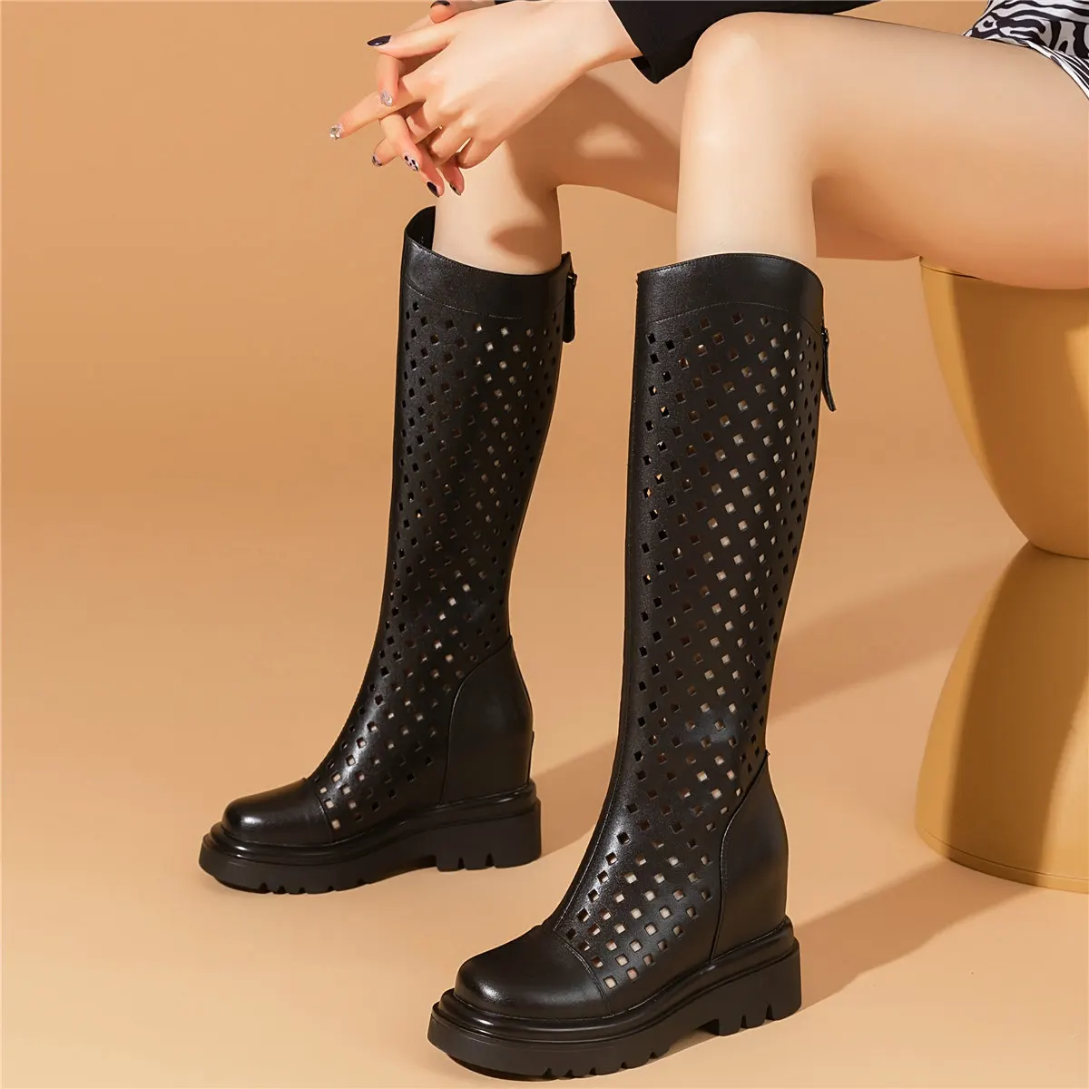 Summer Platform Pumps Women Hollow Genuine Leather Height Increasing Ankle Boots Female Round Toe Gladiator Sandals Casual Shoes
Summer Platform Pumps Women Hollow Genuine Leather Height Increasing Ankle Boots Female Round Toe Gladiator Sandals Casual Shoes