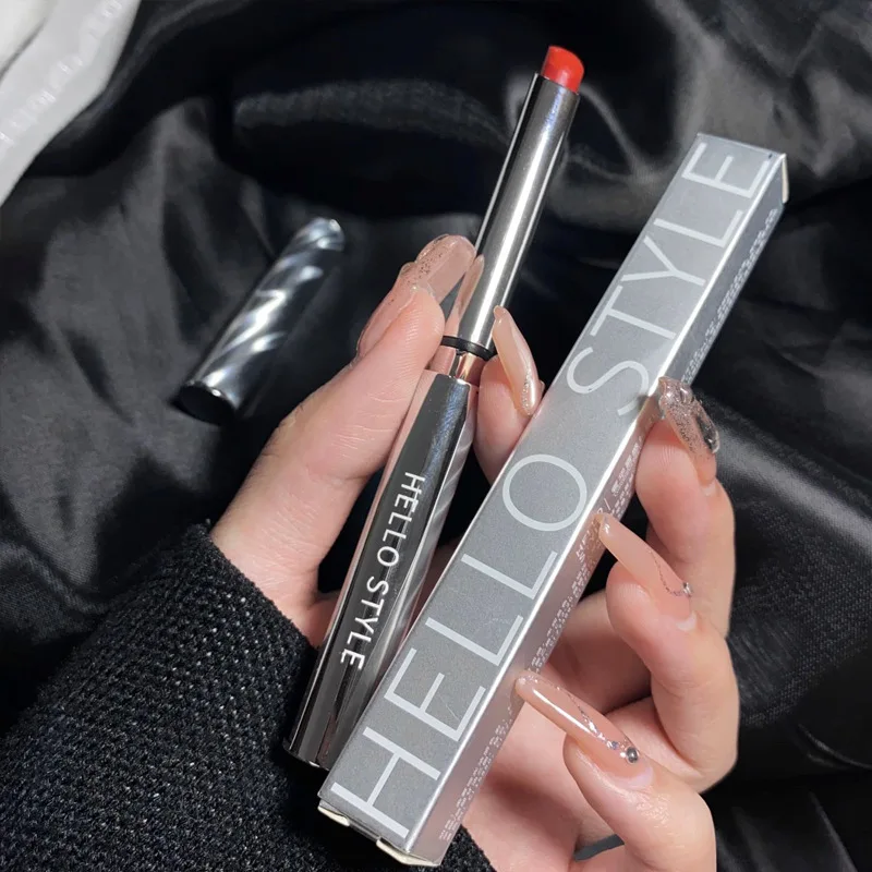 Silver tube luxury fog velvet lipstick wing mouth brown lip glaze makeup supplies
Silver tube luxury fog velvet lipstick wing mouth brown lip glaze makeup supplies